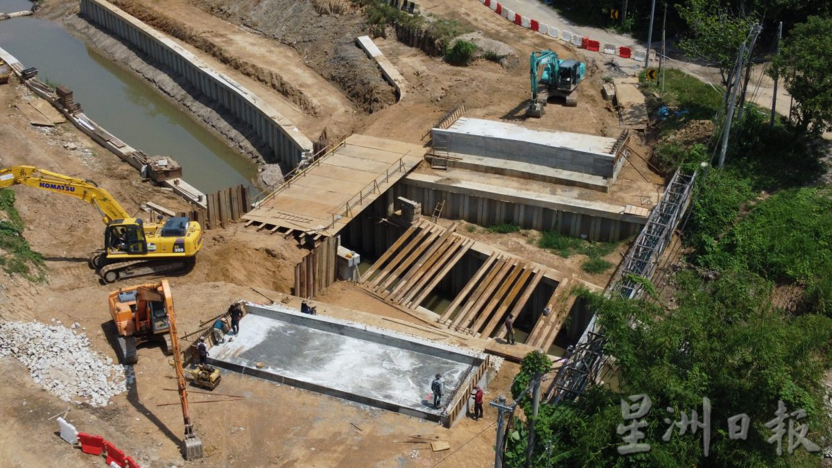 衔接维多利亚铁桥的宁罗桥 工程尚需9个月完成