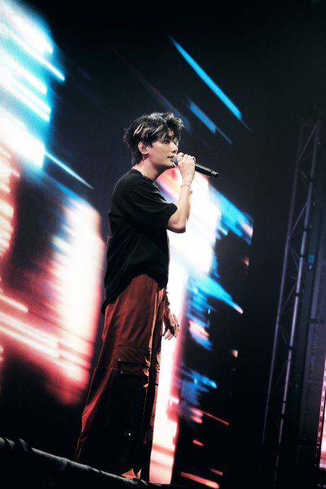 被云顶美景吸引 队长登台顺道拍新歌MV