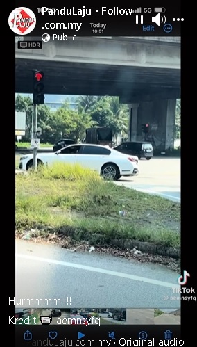 视频|无视他人交通权 2宝马车主当街停车互骂