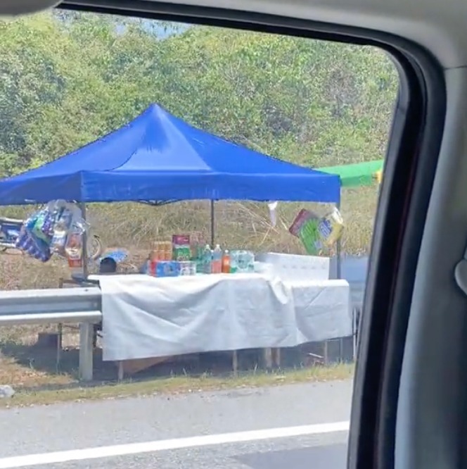 视频|车上晒鞋 商家摆摊 路边开斋 返乡车龙阵催生奇观 