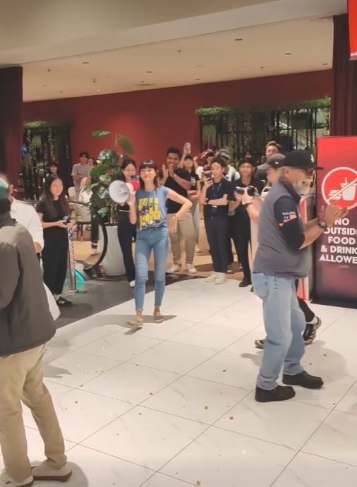 视频|首映礼发生殴斗事件 剧组人员上演铁公鸡