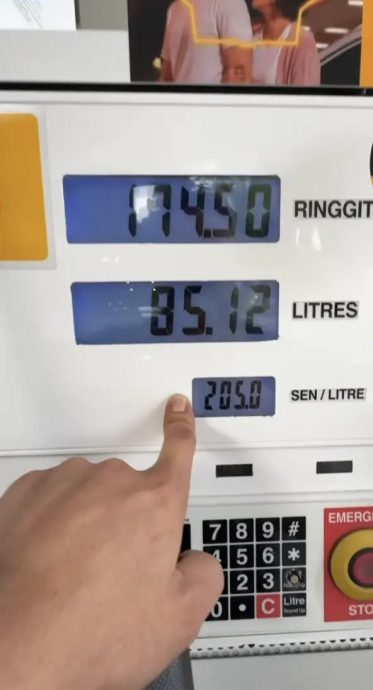 视频|RON97降价了?司机好诚实……