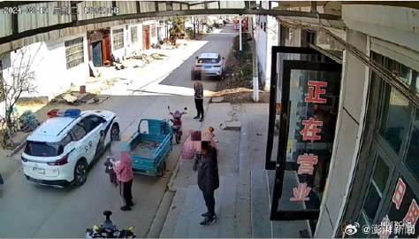 警车鸣笛入村广播某人涉嫖娼 事主狠批是“人格侮辱”