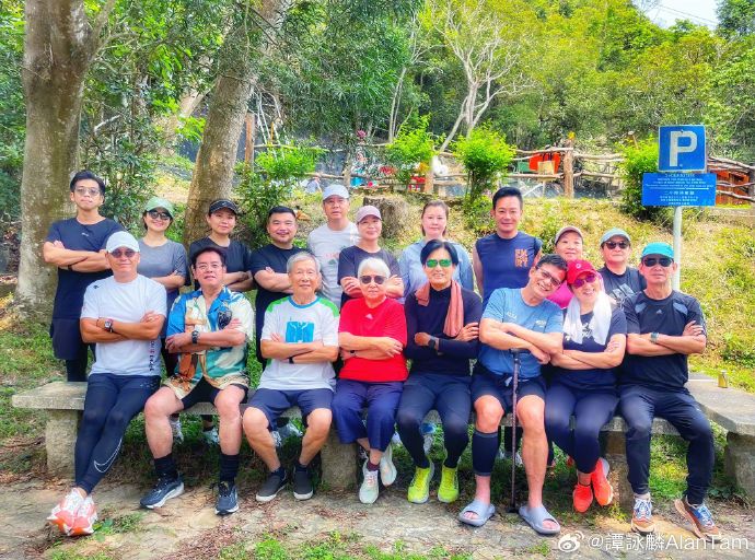 谭咏麟周润发苗侨伟运动野餐 粒粒巨星堪比颁奖礼