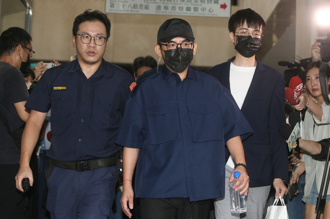 购买百部性爱偷拍片|黄子佼认错道歉 求给改过自新机会