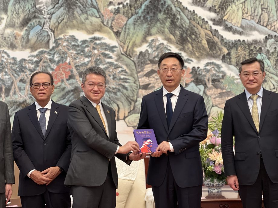 贸工部副部长刘镇东的“首相安华亚洲复兴论”之文章