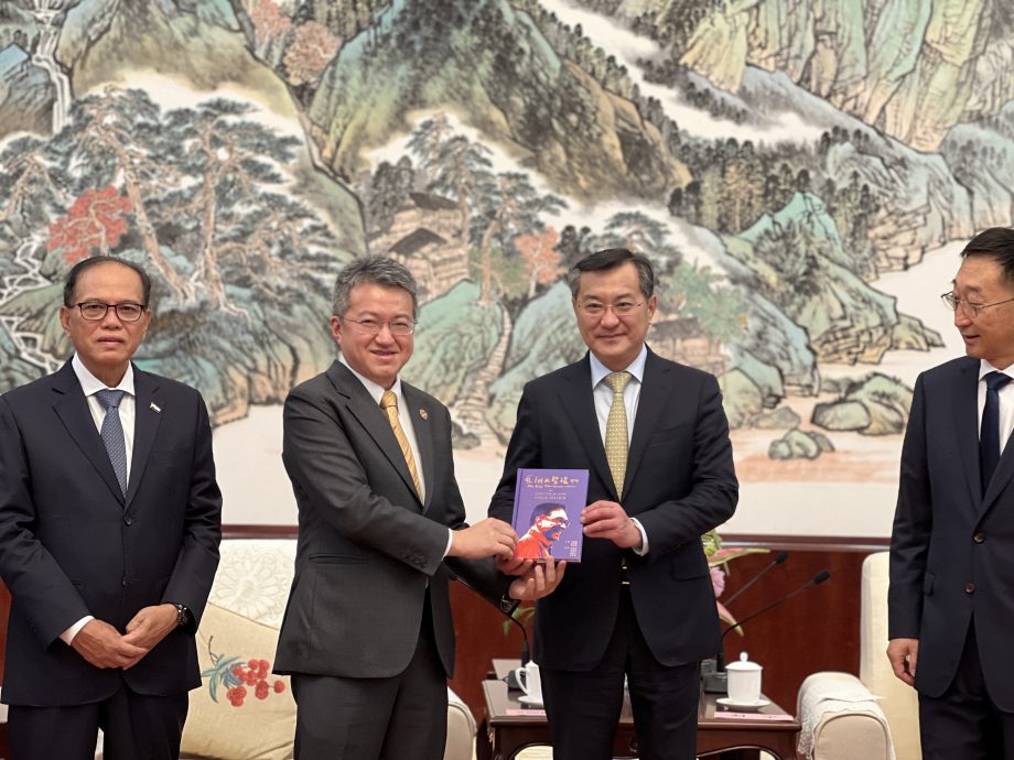 贸工部副部长刘镇东的“首相安华亚洲复兴论”之文章