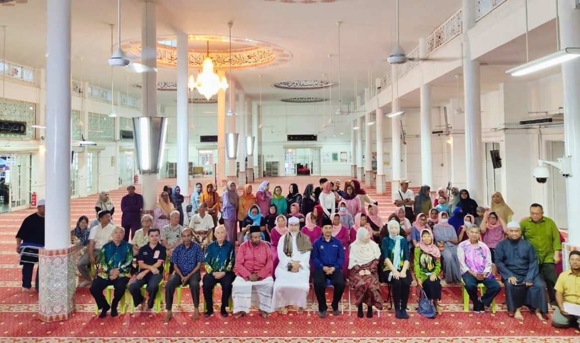 走入清真寺跨宗教开斋 登佛教会派10代表参与