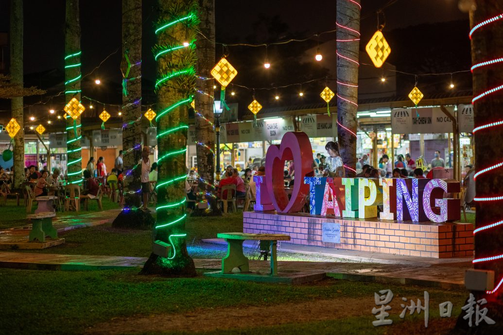 赶在开斋节前夕竣工亮灯  甘文丁新村地标温馨登场