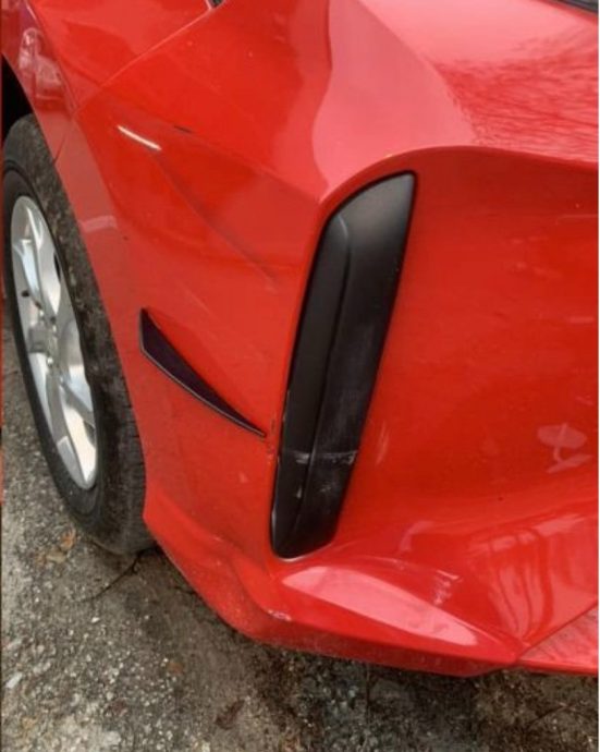 车子3天前被人撞后逃 司机良心发现留纸条道歉及赔钱