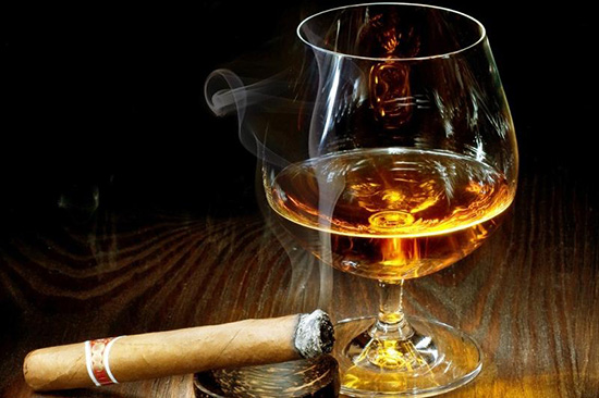 远离烟酒!日本研究揭示早衰之谜:醛类物质是关键