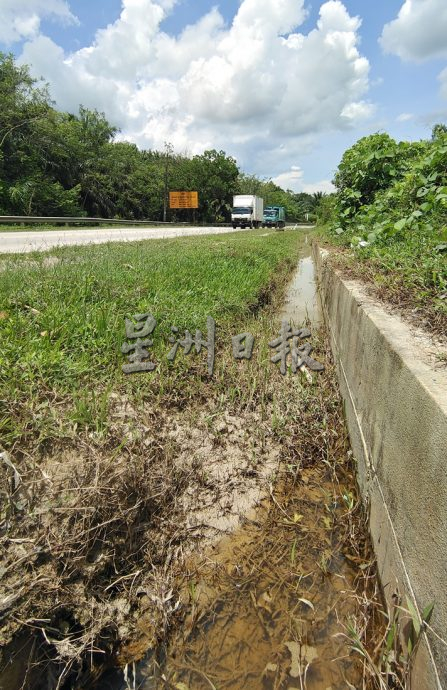 道路 沟渠提升无效，芙波旧路仍逢雨变“汪洋”