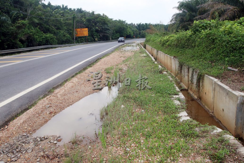 道路 沟渠提升无效，芙波旧路仍逢雨变“汪洋”