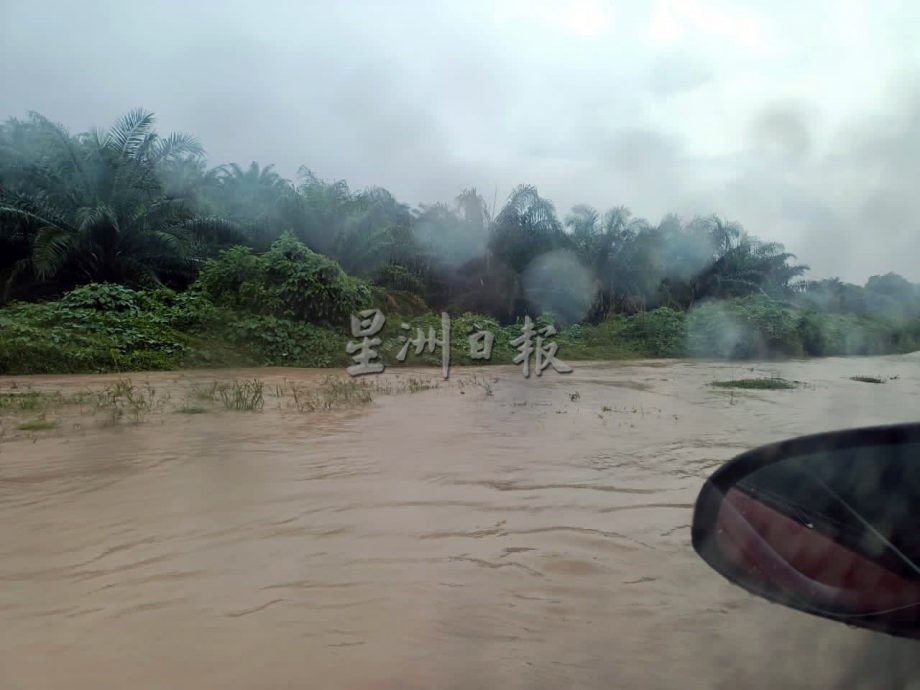 道路 沟渠提升无效，芙波旧路仍逢雨变“汪洋”