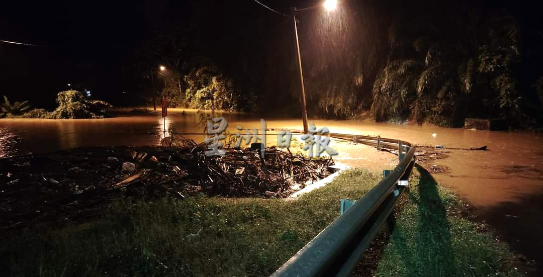 道路 沟渠提升无效,芙波旧路仍逢雨变“汪洋”