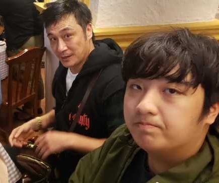 遭儿子贴黑白照 吴镇宇怒批：刷存在感