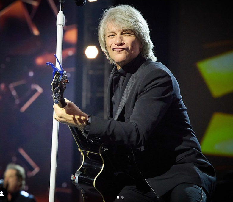 邦乔飞62岁主唱声带受损 拒退休“不想成为胖猫王”