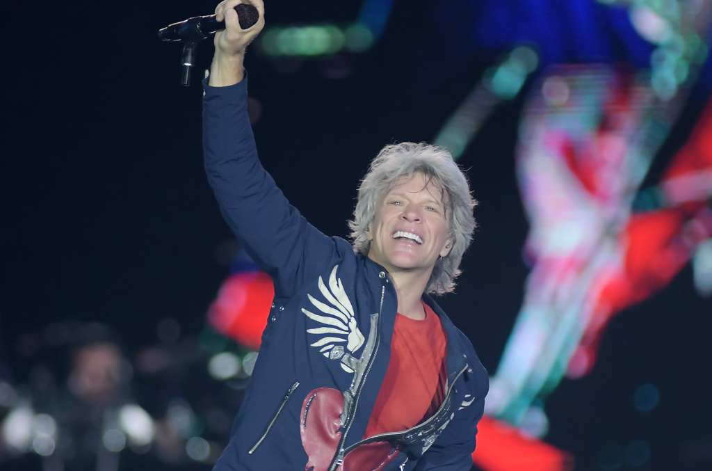 邦乔飞62岁主唱声带受损 拒退休“不想成为胖猫王”