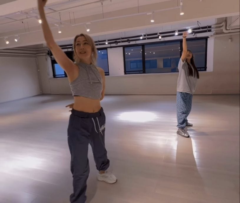 郑秀文自称“高龄产妇”震惊网 深夜笑认手滑兼老花