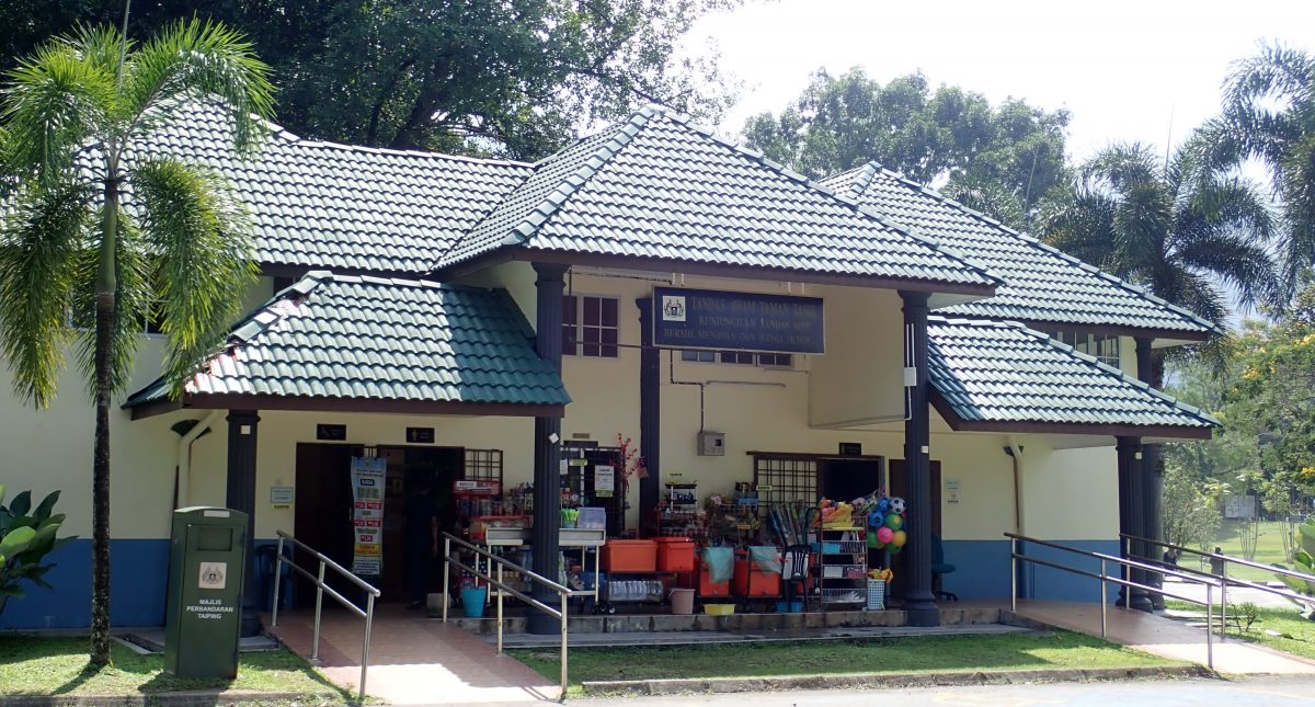 野猴大闹太平湖公园BMW公厕