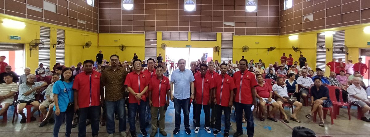 陆兆福到新邦榴梿颁发 120份敬老金15分钟派完