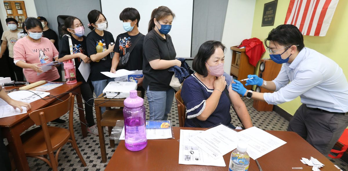 霹咖啡茶商公会今食品处理员培训课程及打伤寒疫苗反应佳 计划每月办一次