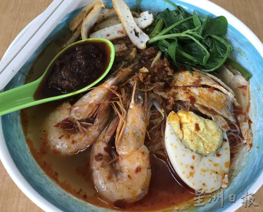 霹封底主文/人气美食-江沙进源咖哩 咖哩椰浆面散发虾米咸香