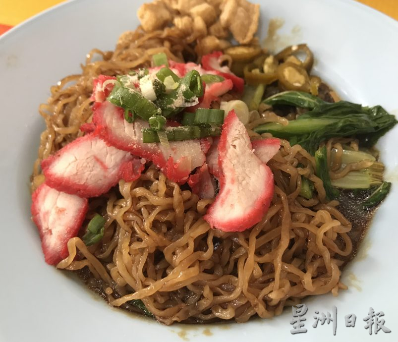 霹封底主文/人气美食-江沙进源咖哩 咖哩椰浆面散发虾米咸香