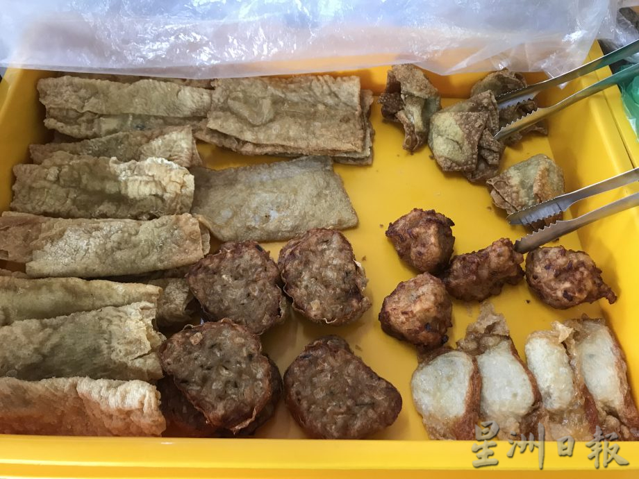 霹封底主文/人气美食-江沙进源咖哩 咖哩椰浆面散发虾米咸香