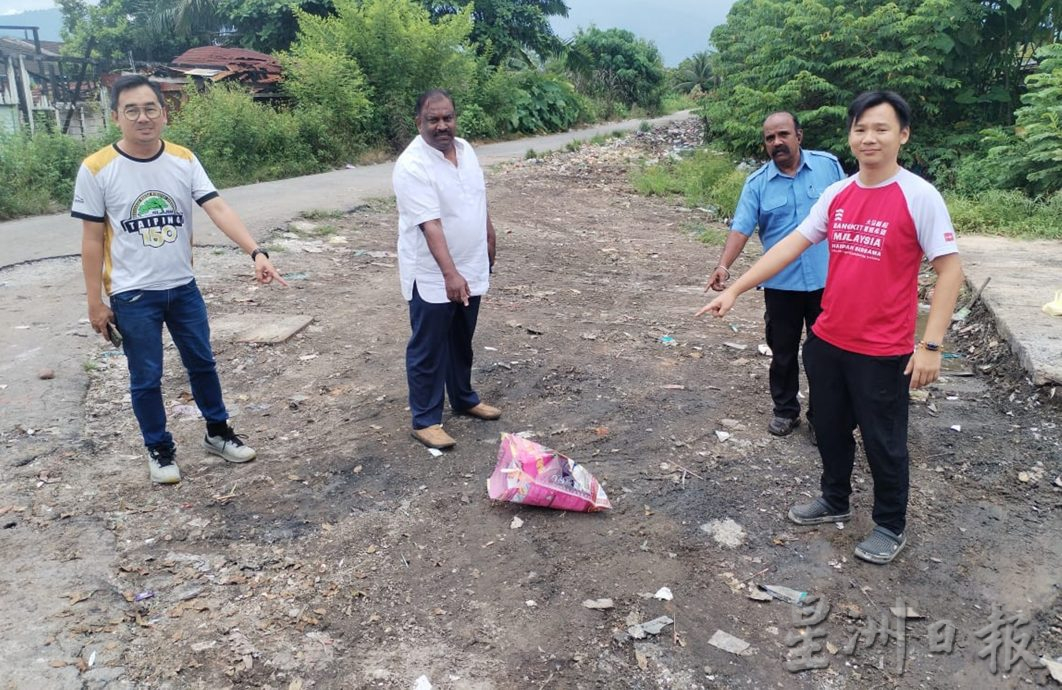 霹/后廊旧火车路非法垃圾 清空不到半天又见垃圾