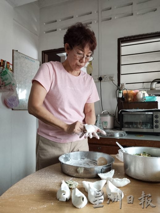 霹：17日见报／封底主文／它的诞生|河婆三宝之菜粄 看似简单炮制功夫多 