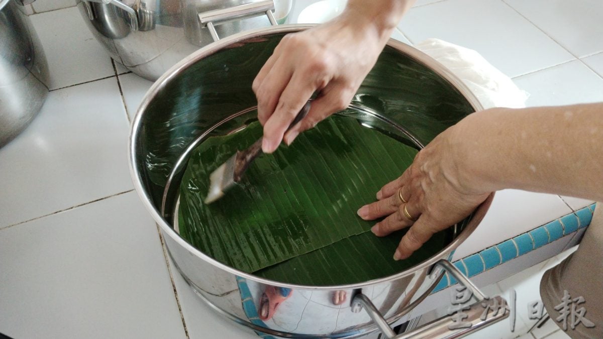 霹:17日见报/封底主文/它的诞生|河婆三宝之菜粄 看似简单炮制功夫多