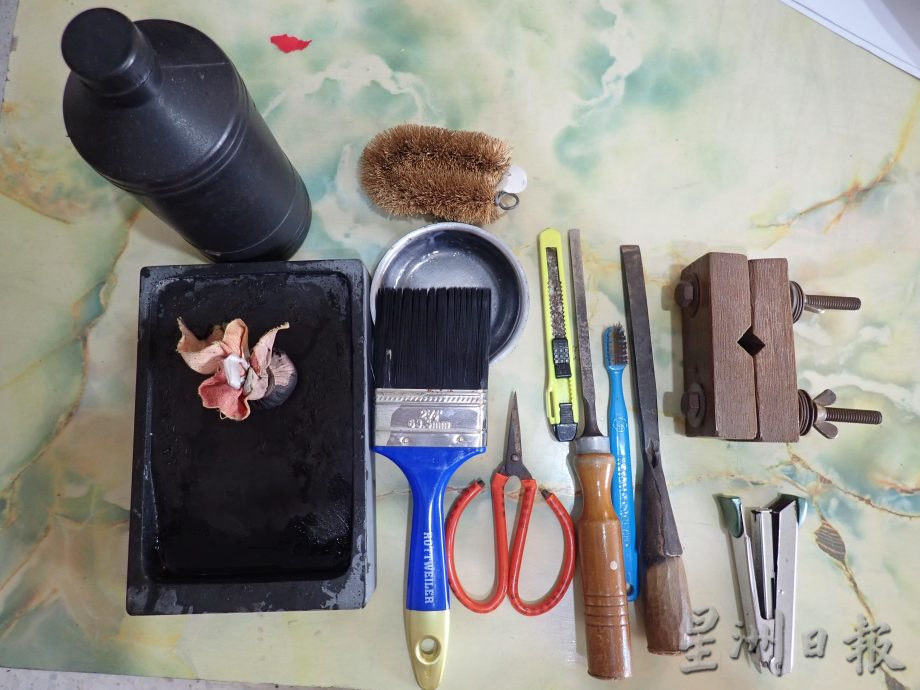 霹：3日见报／封底主文／它的诞生︱潘清辉的手工艺