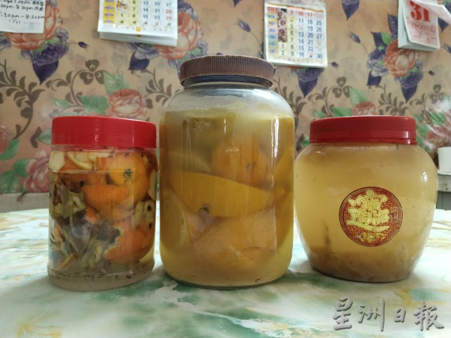 霹:4日见报/封底主文/乐活频道|果皮酵素功效多 家务清洁小帮手
