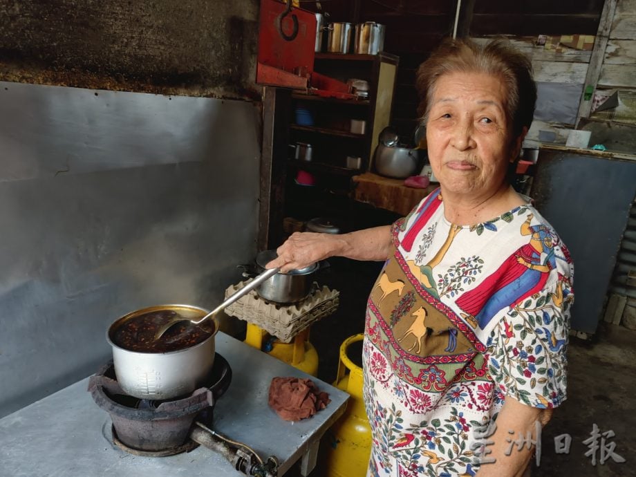 霹:6日见报/封底主文/老茶室情怀︱万裕成阿花茶餐室