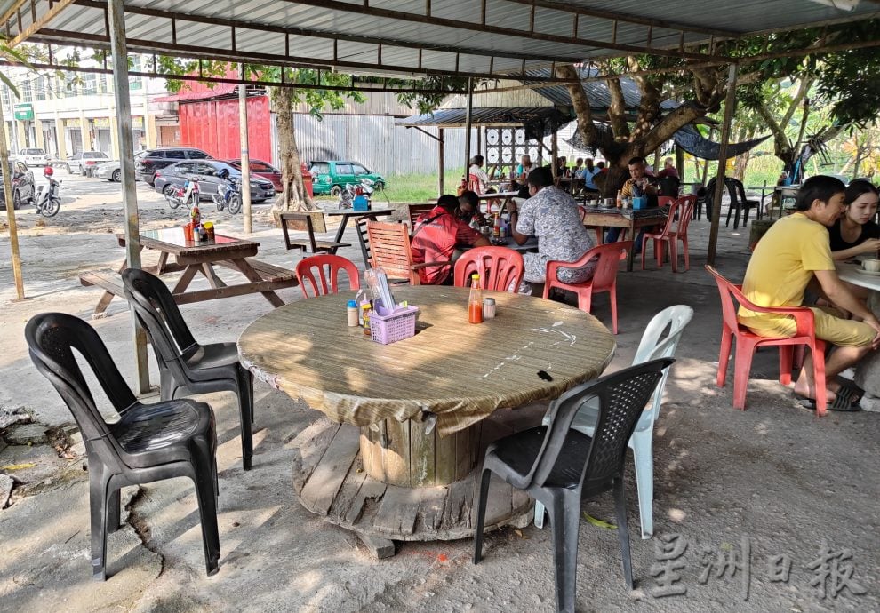 霹:6日见报/封底主文/老茶室情怀︱万裕成阿花茶餐室