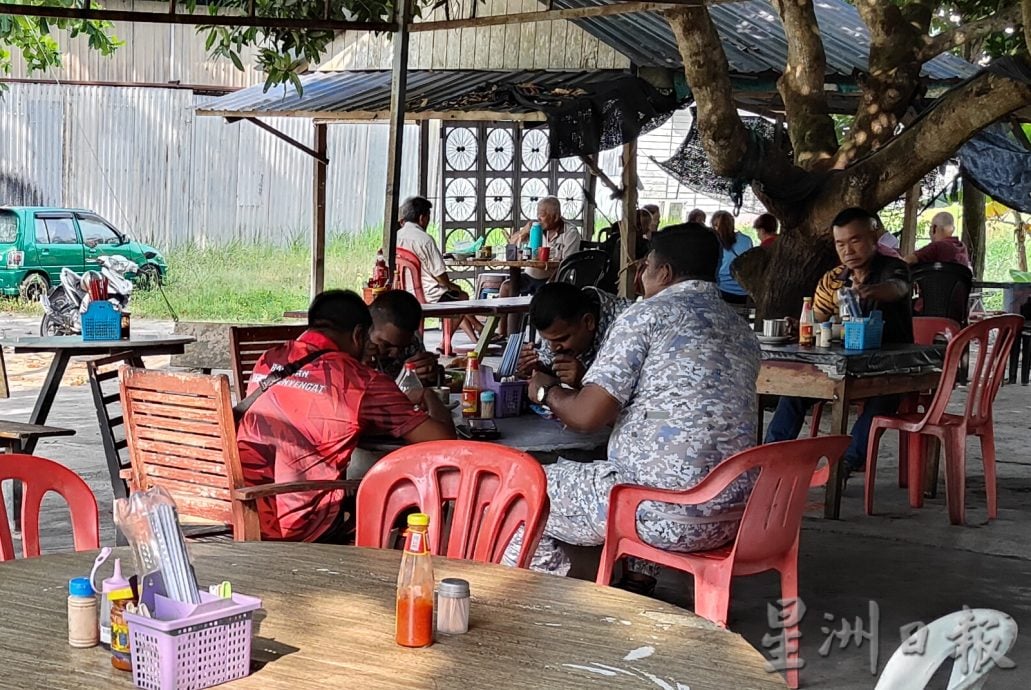 霹:6日见报/封底主文/老茶室情怀︱万裕成阿花茶餐室