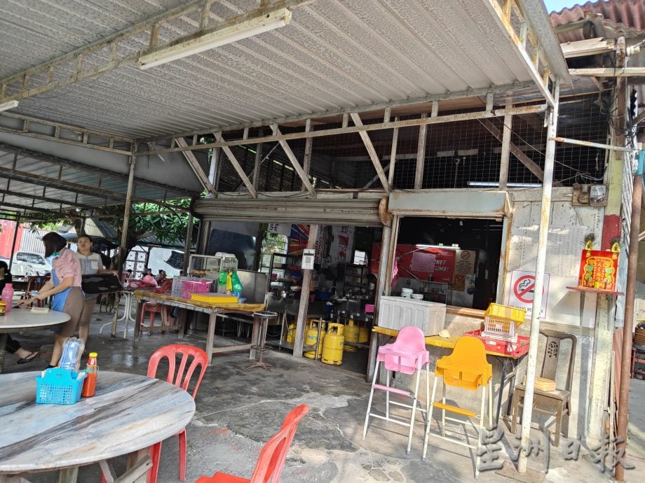 霹:6日见报/封底主文/老茶室情怀︱万裕成阿花茶餐室