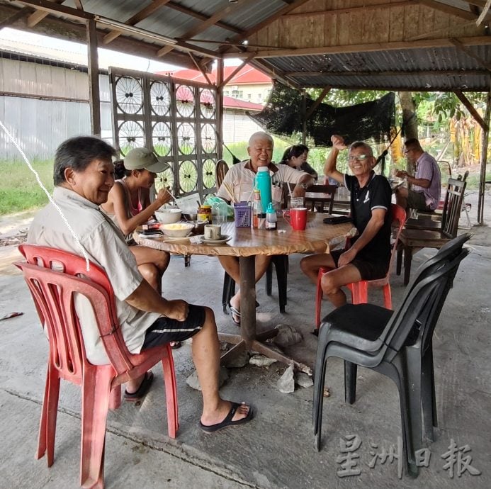 霹:6日见报/封底主文/老茶室情怀︱万裕成阿花茶餐室