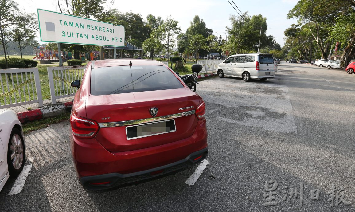马球场公园征收停车费 晨运客：时段性收费尚合理