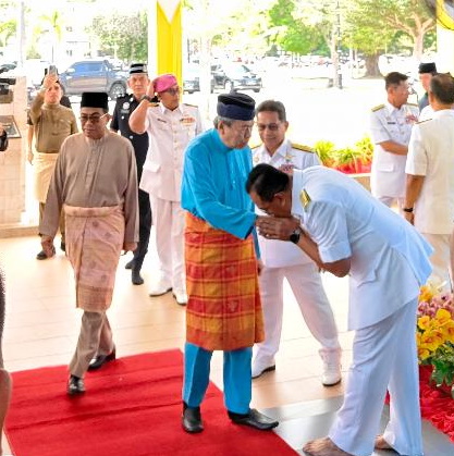 驾临海军基地清真寺 雪苏丹出席特别祈祷仪式