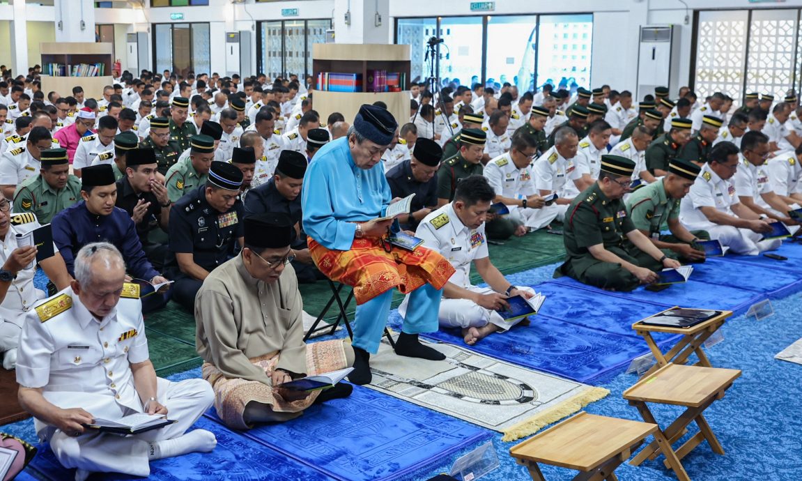 驾临海军基地清真寺 雪苏丹出席特别祈祷仪式