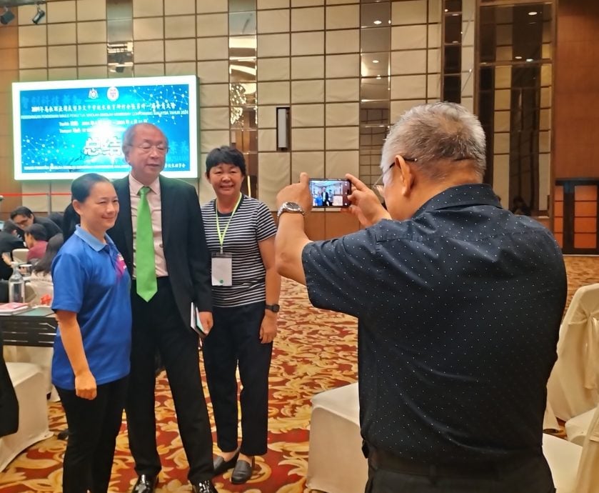 骆锦地：教导学生正确价值观 华中教育工作者须慎思