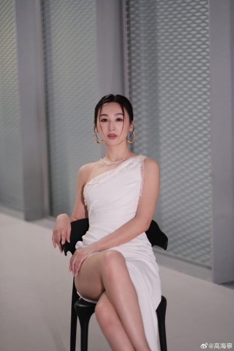 高海宁压轴现身品牌活动 “挤下视后”站C位