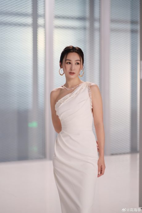 高海宁压轴现身品牌活动 “挤下视后”站C位