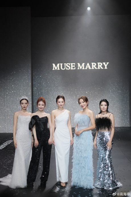 高海宁压轴现身品牌活动 “挤下视后”站C位