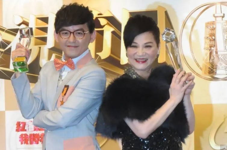 黄子佼偷删置顶律师函? 恩师张小燕被点名:该出面了