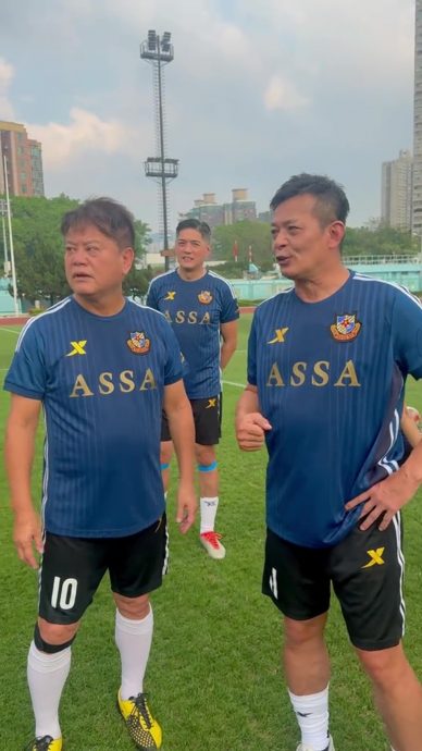 黄日华练球出意外 右脚受伤坐轮椅离场