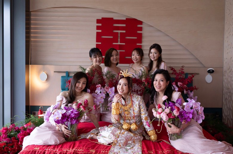 黄美棋出嫁金器挂满身 3对巨型龙凤镯宛如哑铃