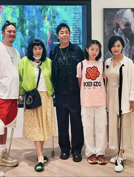 黄贯中含有曝光一家合照 11岁女儿被赞完美结合父母基因